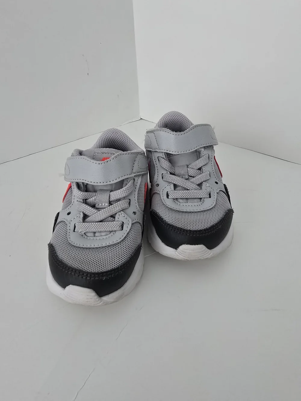 Nike Air Toddler Gray and Neon Red Orange Hook-and-Loop Sneakers Boys Size 6